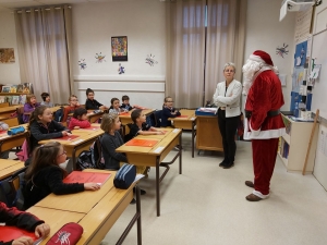 Bas-en-Basset : le Père Noël en visite à l&#039;école Saint-Joseph