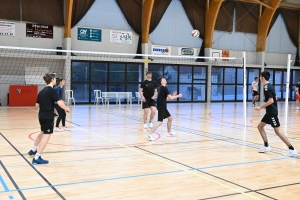 Monistrol-sur-Loire  : 16 équipes ont joué au volley et au hand