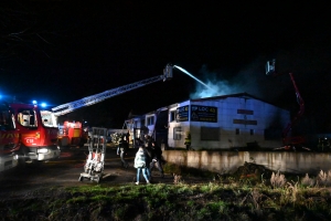 Bas-en-Basset : une entreprise de location de matériel prend feu