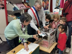 Saint-Maurice-de-Lignon : une action-lecture citoyenne pour les maternelles de l’école Claudie Haigneré