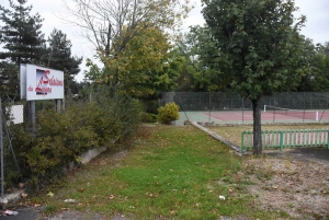 Saint-Maurice-de-Lignon : la commune vend le terrain de tennis aux Salaisons du Lignon