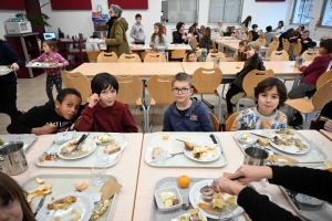 Le Chambon-sur-Lignon : 200 convives au collège pour le repas de Noël