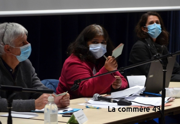 Michel Villemagne maire de Saint-Agrève, Yasmina Ali présidente, Laurence Chardon directrice de l&#039;hôpital|||||