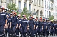 Les sapeurs-pompiers et leurs véhicules défilent au Puy-en-Velay