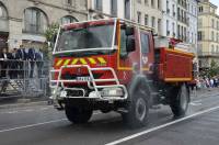 Un camion d&#039;intervention et son système d’autoprotection pour traverser les flammes.