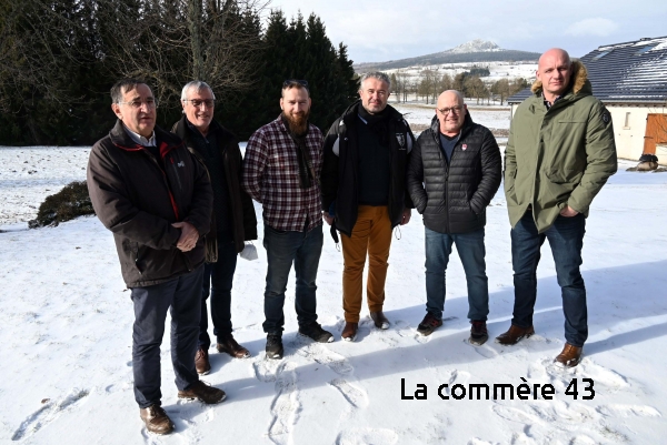 Alain Debard (maire du Mazet), Michel Levent (RCHP), Kevin Chamard (responsable de la Costette), Julien Melin (RCHP), Philippe Agostini et Cédric Godderidge (LOU Rugby)||