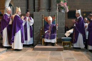 Yves Baumgarten devient officiellement le 107e évêque du diocèse du Puy (photos)