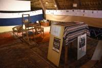 Mazet-Saint-Voy : une exposition sur la paix dans une grange au toit de chaume