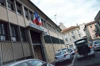 Le Puy-en-Velay : ivre, il passe devant le commissariat à contre-sens et klaxonne