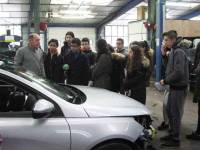 Sainte-Sigolène : les collégiens visitent un garage automobile