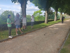 Monistrol-sur-Loire : une pétanque en musique dans les allées du parc du château
