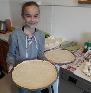 Chambon-sur-Lignon : un atelier de pizza pour des enfants avec Axel Victoire