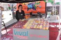 La bonne idée : des brochettes et salades de fruits concoctées par le magasin Vival.