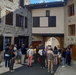 Une visite ensoleillée du bourg historique de Saint-Pal-de-Chalencon