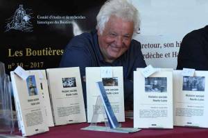 Raymoond Vacheron a publié plusieurs ouvrages sur l&#039;histoire sociale de Haute-Loire aux éditions du Roure.||
