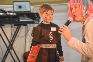 Yssingeaux : 150 enfants défilent sur scène pour le concours de déguisements