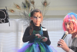 Yssingeaux : 150 enfants défilent sur scène pour le concours de déguisements