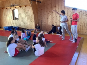 Monistrol-sur-Loire : les élèves de terminale du &quot;Château&quot; jouent les profs d’EPS