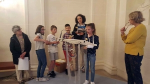 Saint-Didier-en-Velay : quatre écoliers de Françoise-Dolto reçus au Sénat