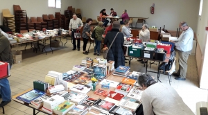 Succès pour la vente de livres des bibliothèques du Pays de Cayres-Pradelles