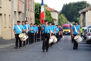 Montfaucon-en-Velay : les classards en 3 mettent l&#039;ambiance pour la vogue (vidéo)