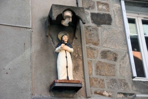 Yssingeaux : la statue de Saint-Antoine a retrouvé sa place
