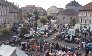 Fay-sur-Lignon : derniers préparatifs pour le vide-greniers de rentrée