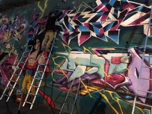 Yssingeaux : l&#039;impressionnante fresque de 60 m de long réalisée par 25 graffeurs (vidéo)