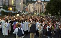 Procession aux flambeaux pour les fêtes de l&#039;Assomption au Puy