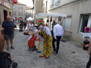 Saint-Didier-en-Velay : un dimanche matin sous le soleil pour le marché de producteurs et créateurs