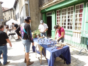 Saint-Didier-en-Velay : un dimanche matin sous le soleil pour le marché de producteurs et créateurs