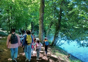Des écoliers du Val-Vert en balade au lac du Bouchet