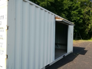 Pont-Salomon : la commune installe un container aménagé pour les jeunes au stade