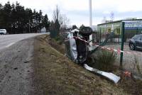 Saint-Pal-de-Mons : la voiture défonce la clôture... d&#039;un garage automobile