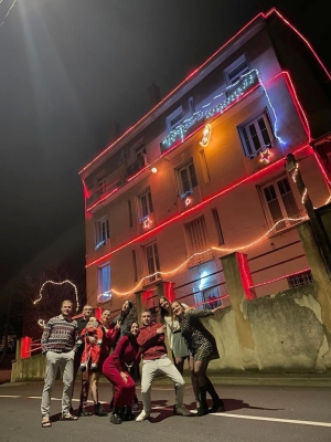 Au Puy-en-Velay, six voisins ont illuminé la façade de leur immeuble