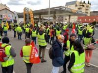 Gilets jaunes et syndicats continuent leur marche ensemble au Puy-en-Velay
