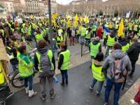 Gilets jaunes et syndicats continuent leur marche ensemble au Puy-en-Velay