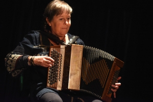 Marie-Pierre Touron et son accordéon Crédit DR