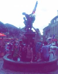 Saint-Agrève : des supporters dans la fontaine après le titre de champion du monde