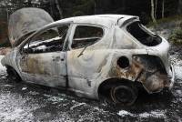 Araules : une voiture retrouvée entièrement brûlée au pied du Lizieux