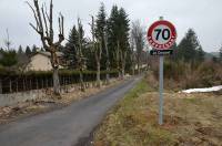 Le panneau est à l&#039;entrée du village du Crouzet, entre Le Chambon et Tence.