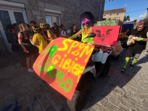 Saint-Pal-de-Mons : embouteillage de classards dans les rues du village (vidéo)