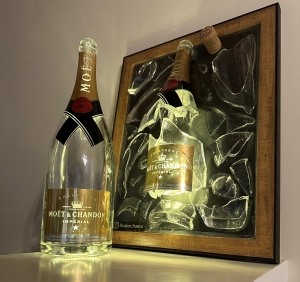 Monistrol-sur-Loire : il fabrique des tableaux à partir de bouteilles d&#039;alcool cassées (vidéo)