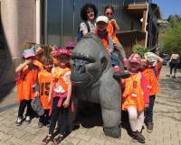 Les enfants des centres de loisirs en visite au zoo