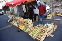 Montfaucon-en-Velay : des sabots, des vêtements et quelques gourmandises
