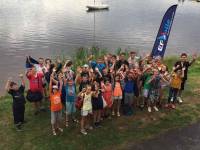 Les clubs ados testent le paddle et le kayak sur le lac de Devesset