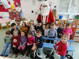 Bas-en-Basset : le Père Noël arrive à l’école Louise-Michel, un membre de l’équipe s’en va