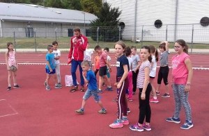 Une cinquantaine d&#039;enfants à la découverte de l&#039;athlétisme au stade Massot au Puy
