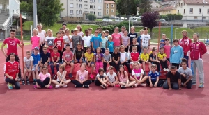 Une cinquantaine d&#039;enfants à la découverte de l&#039;athlétisme au stade Massot au Puy