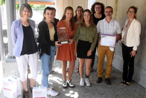 Monistrol-sur-Loire : des lycéennes du Mazel distinguées pour un reportage sur le CADA du Chambon